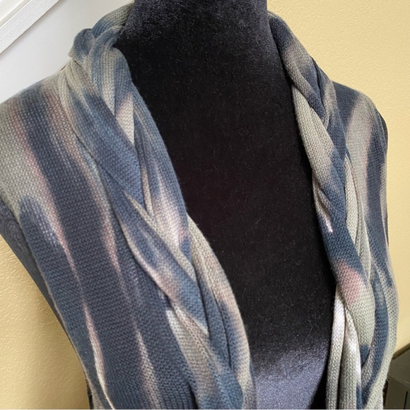 Adore Vest - Picture 3 of 14